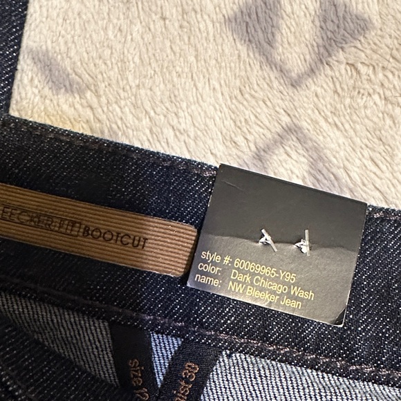 101.   NWT Nine West Boot Cut Jeans - Indigo - Picture 5 of 10